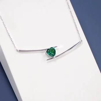 BOEYCJR 925 Gümüş Sevgi Dolu Kalp Tasarım Renkli Lab grown zümrüt Mavi Yeşil Mozanit Kolye Kolye Kadınlar için