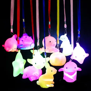 12 adet LED yanıp sönen kolye kolye balık Yıldız yunus Kolye Glow flaş ışıkları doğum günü hediyesi oyuncak festivali Noel